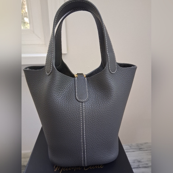 DUYP Josette - Versatile Bucket Bag - Grained Cowhide Elephant Gray - Picture 1 of 13